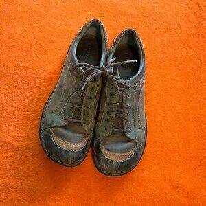 BORN Women's Brown & Tan Leather Oxford Shoes - Size 10